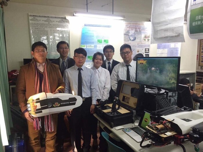 105/12/17參加教育部ITSA人才培育基地-農工物聯網應用競賽獲得特優